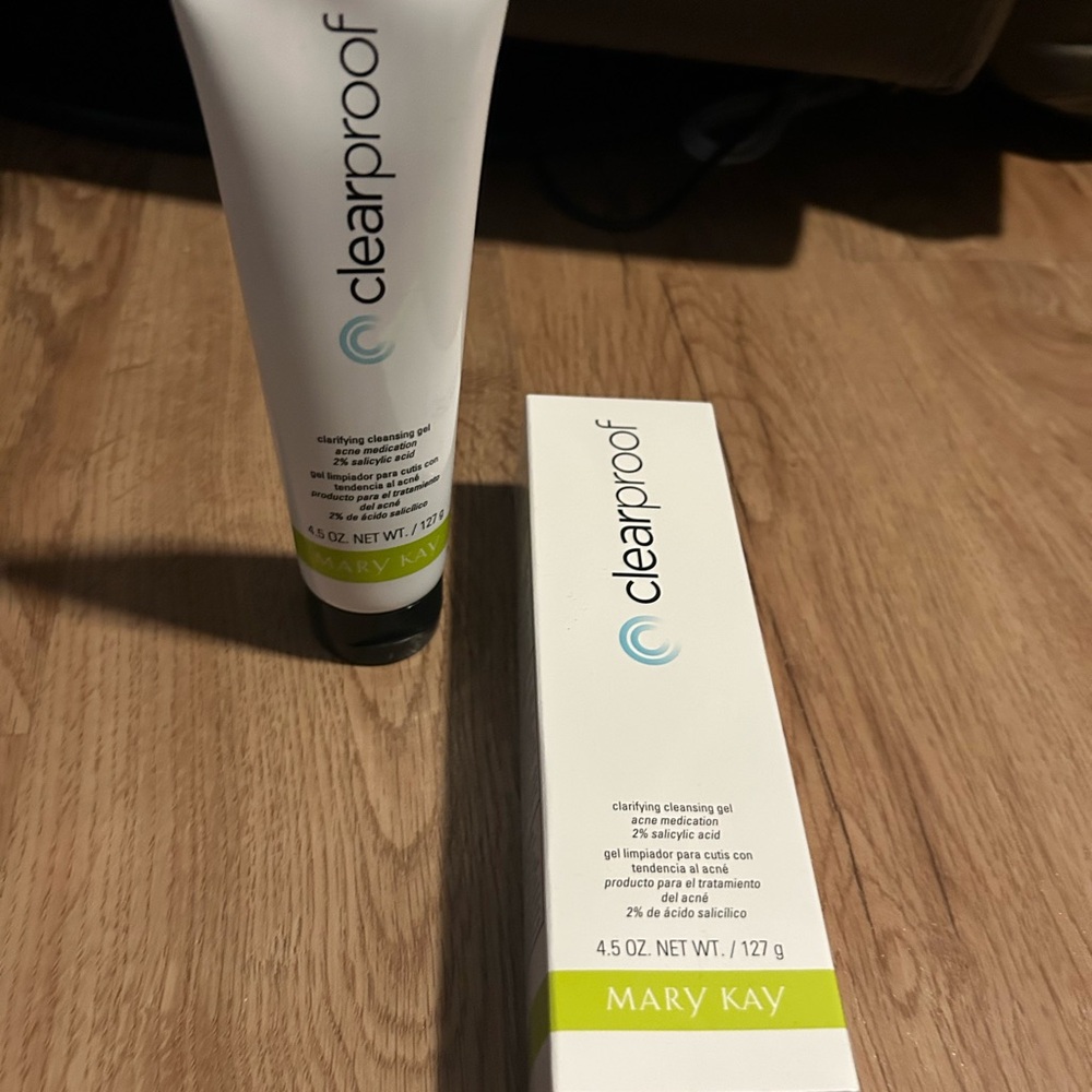 Mary Kay Clearproof Cleansing Gel with Green Accents